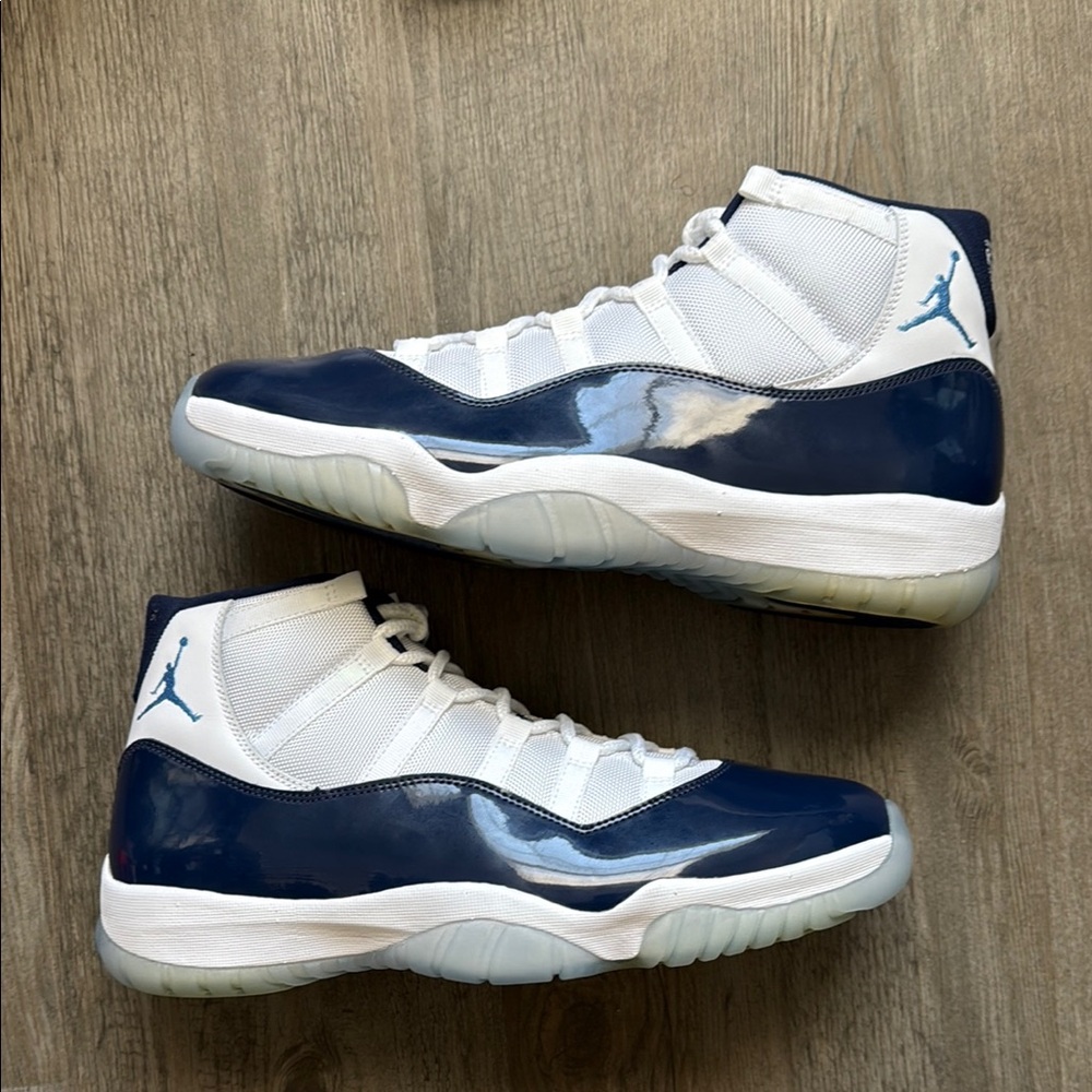 Air Jordan 11 Retro Sneakers UNC
